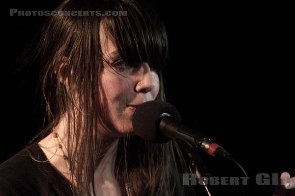 SHE KEEPS BEES - 2010-02-27 - PARIS - La Maroquinerie - 